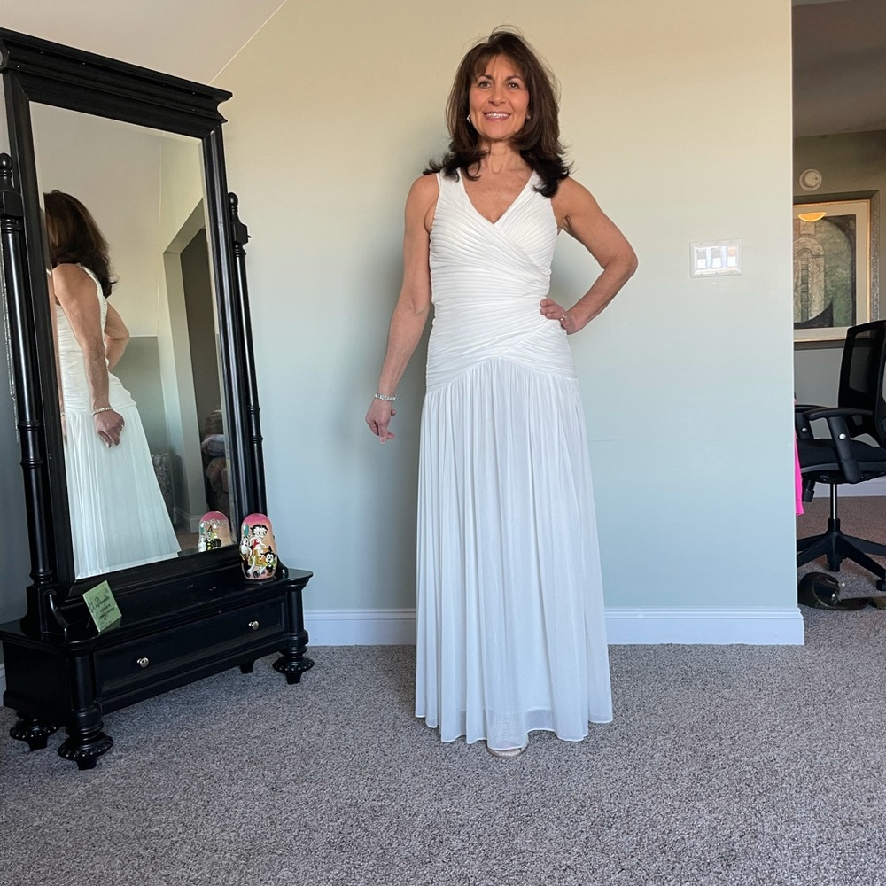 Alex brand Evening Gown in off white 
Can where as a Wedding Dress